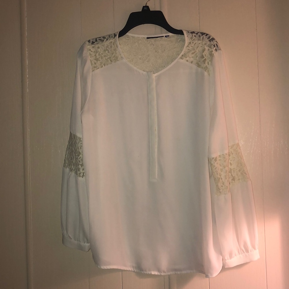 Used white blouse. Sz XL brand tag gone defect